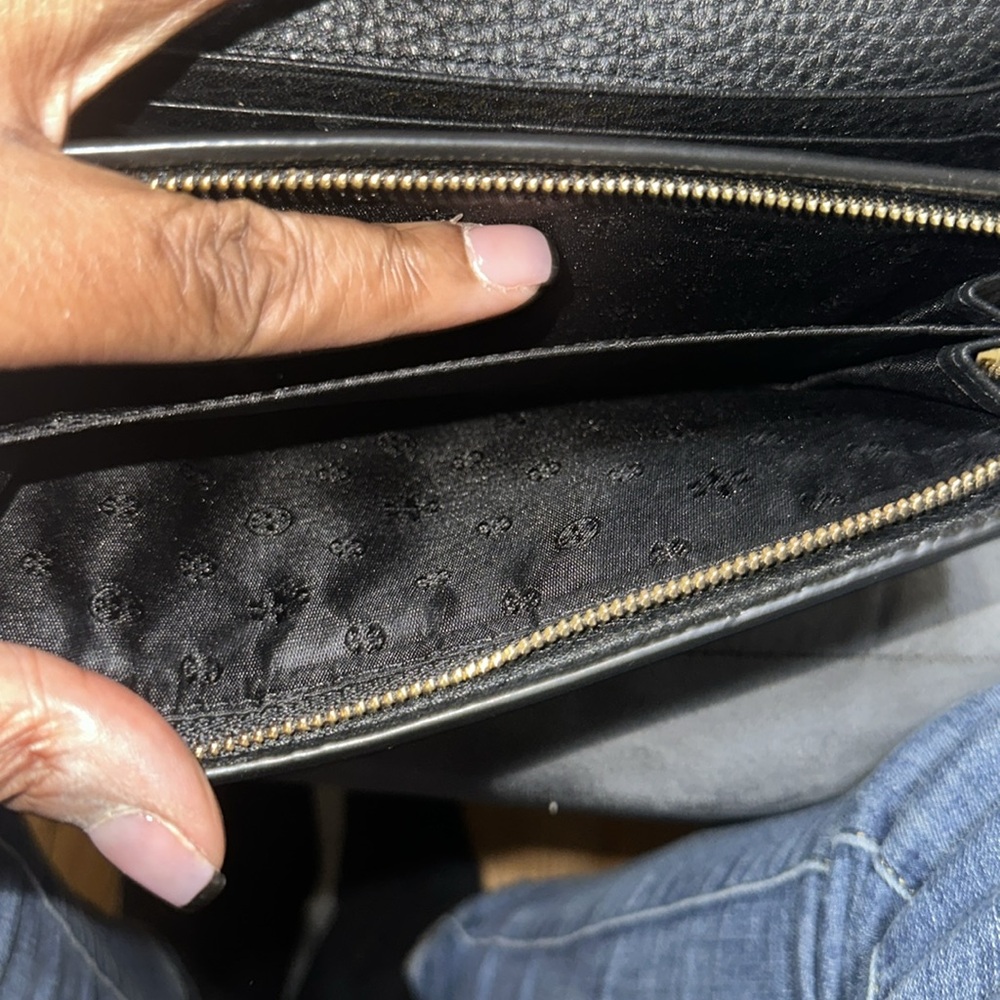 Tory Burch Black Leather Continental Wallet with Gold Logo - Picture 3 of 7